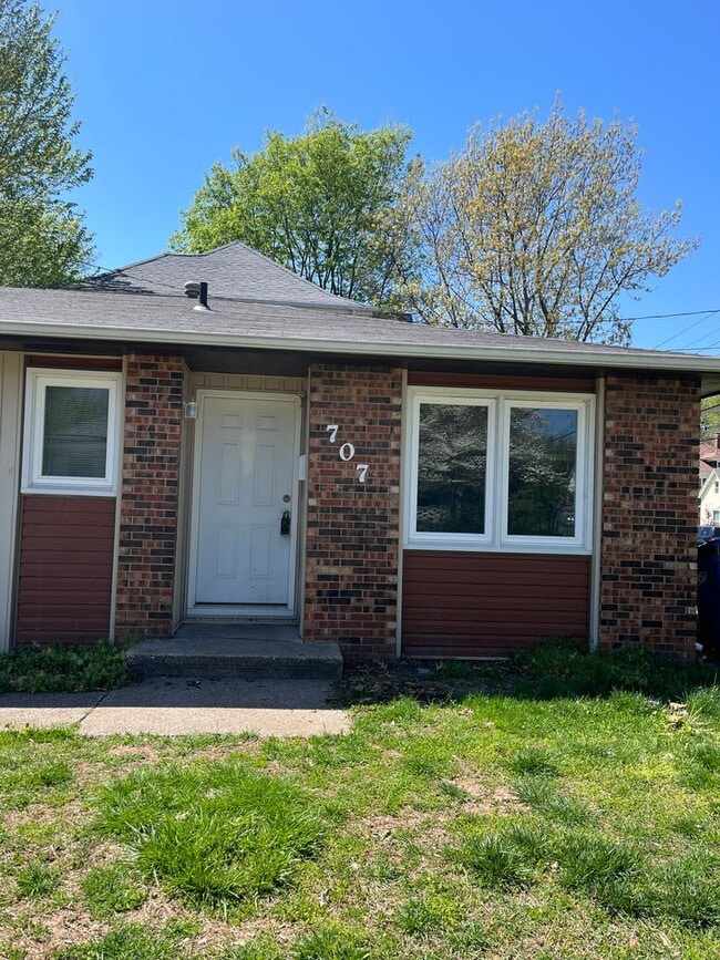 property at 707-711 S Broadway Ave