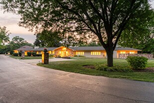 208 Brookdale Ln in Palatine, IL - Building Photo