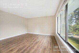 2551 Burton St SE in Grand Rapids, MI - Building Photo - Building Photo