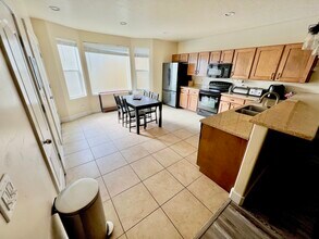 172 W Barry Links Way in South Salt Lake, UT - Foto de edificio - Building Photo