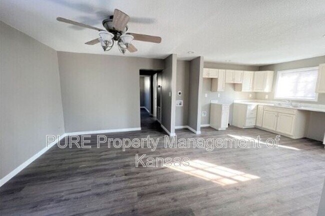 1816 SW Moundview Dr in Topeka, KS - Building Photo - Building Photo