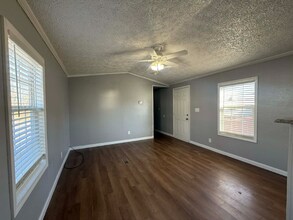 1236 N Oaklane Rd in Springfield, IL - Foto de edificio - Building Photo