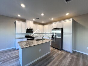 2808 Bedell St in Lincoln, CA - Foto de edificio - Building Photo