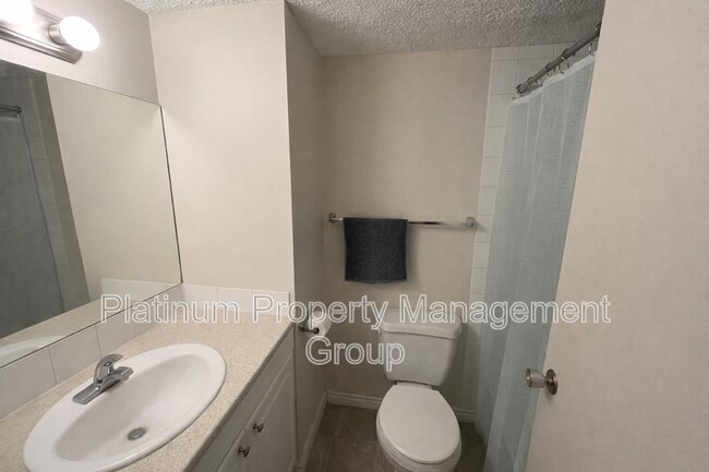 923-923 3 Ave NW in Calgary, AB - Building Photo - Building Photo