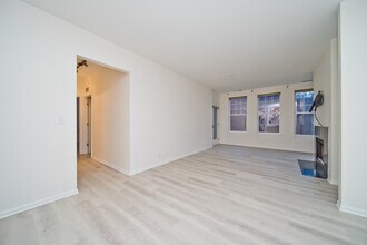 301 W Goethe St, Unit 203 in Chicago, IL - Building Photo - Building Photo