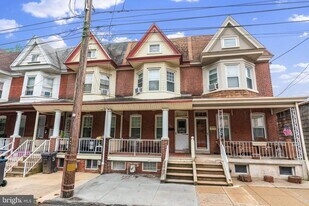 206 E Elm St in Norristown, PA - Building Photo