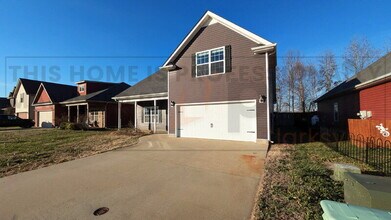 717 Sleek Fox Dr in Clarksville, TN - Building Photo - Building Photo