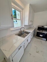 3049 Community Ave in La Crescenta, CA - Foto de edificio - Building Photo