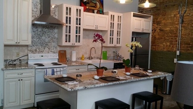 920 Poeyfarre St, Unit 144 in New Orleans, LA - Foto de edificio - Building Photo