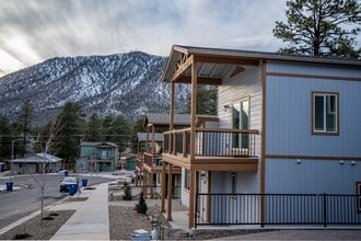 5026 E Retreat Cir in Flagstaff, AZ - Building Photo - Building Photo