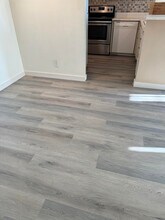 1187 E 3rd St, Unit 204 in Long Beach, CA - Building Photo - Building Photo