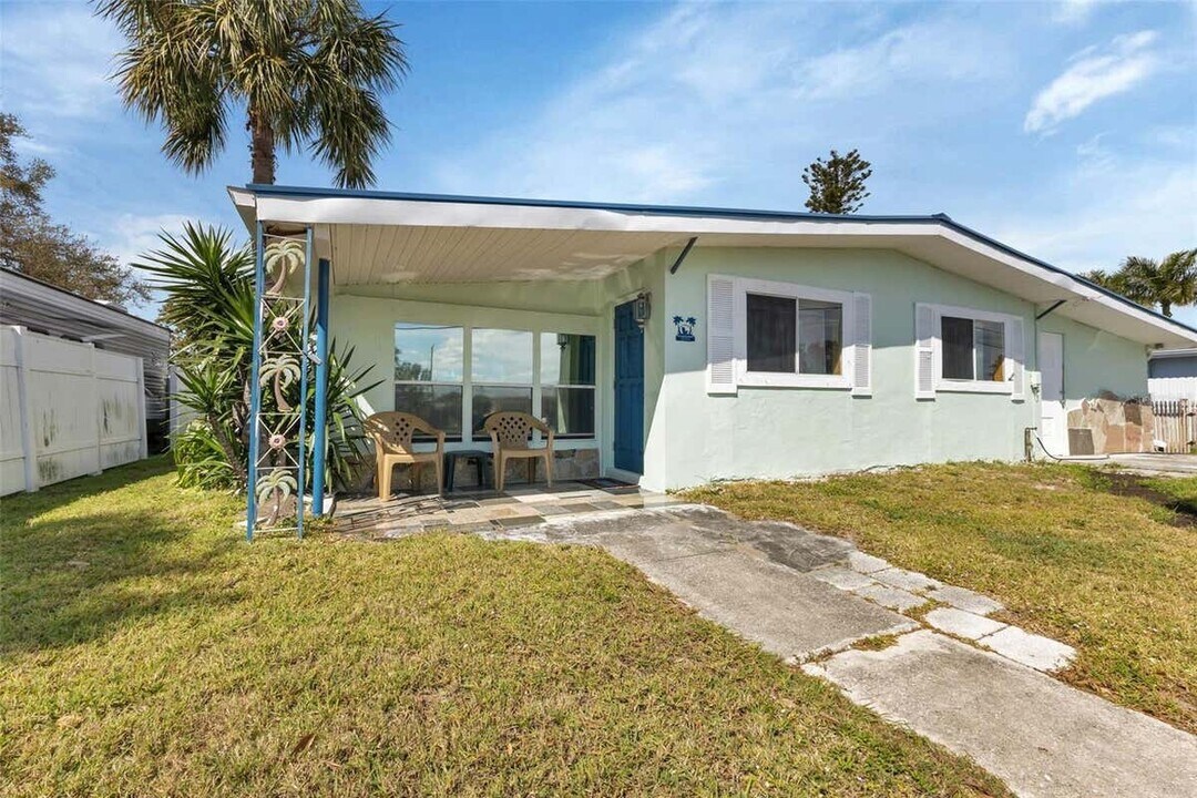 3999 Conway Blvd in Port Charlotte, FL - Building Photo
