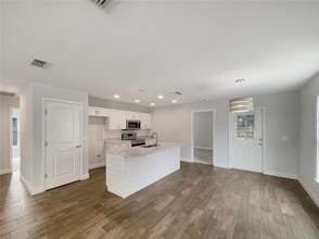 203 Clayton Rd in Auburndale, FL - Foto de edificio - Building Photo