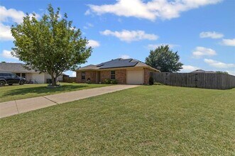1107 Lynnwood Ct in Cleburne, TX - Building Photo - Building Photo