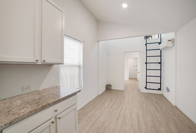 4247 Thalweg Way in San Antonio, TX - Building Photo - Building Photo