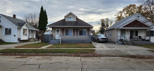 8460 Studebaker Ave in Warren, MI - Foto de edificio - Building Photo