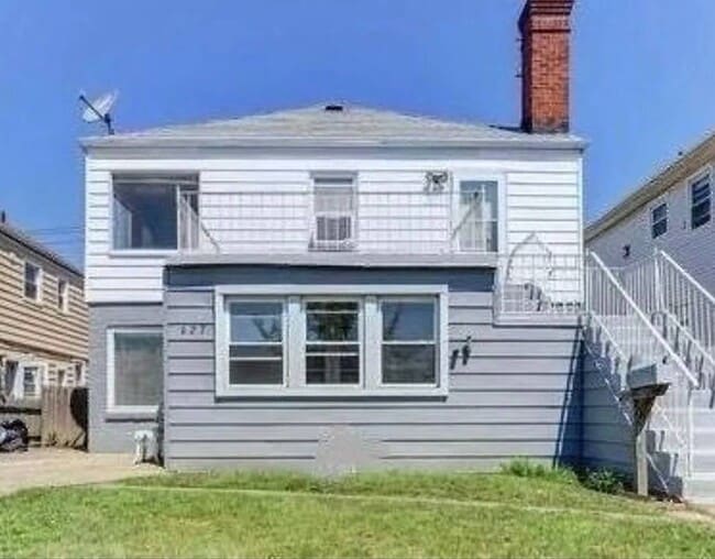 property at 627 W Park Ave