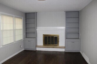 11301 E 47th St in Kansas City, MO - Building Photo - Building Photo