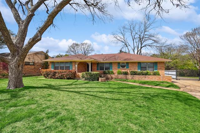 711 Bizerte Ave in Dallas, TX - Building Photo