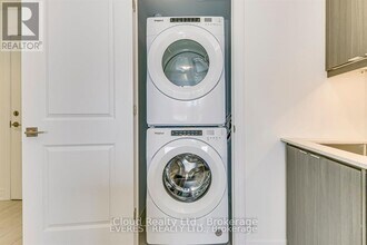 30 Elm Dr W in Mississauga, ON - Building Photo - Building Photo