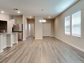 7415 Boa Holw in San Antonio, TX - Building Photo - Building Photo