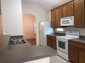 6009 Meadowglen Dr in Argyle, TX - Building Photo - Building Photo