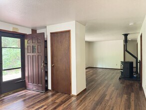 4005 NE Kedros Dr in Poulsbo, WA - Building Photo - Building Photo