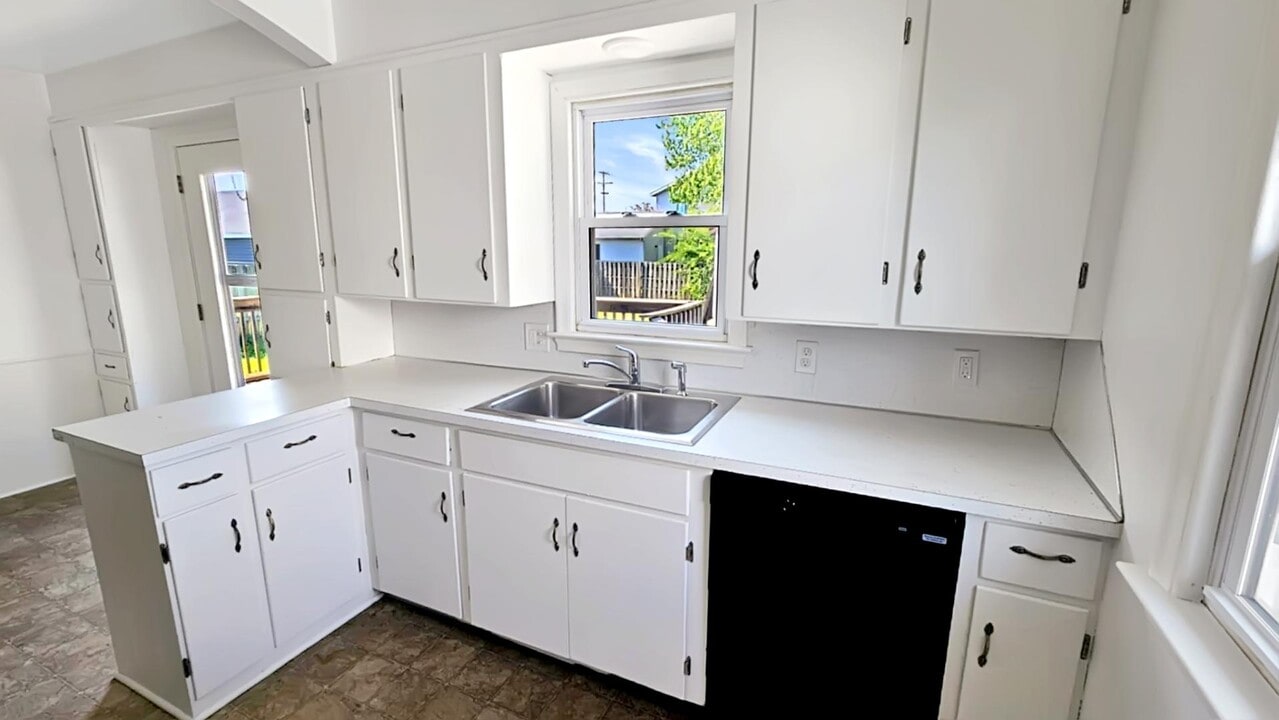 105 Morning Glory St SW in Grand Rapids, MI - Building Photo
