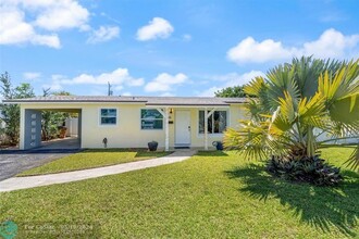 1312 SE 1st Ave in Deerfield Beach, FL - Foto de edificio - Building Photo