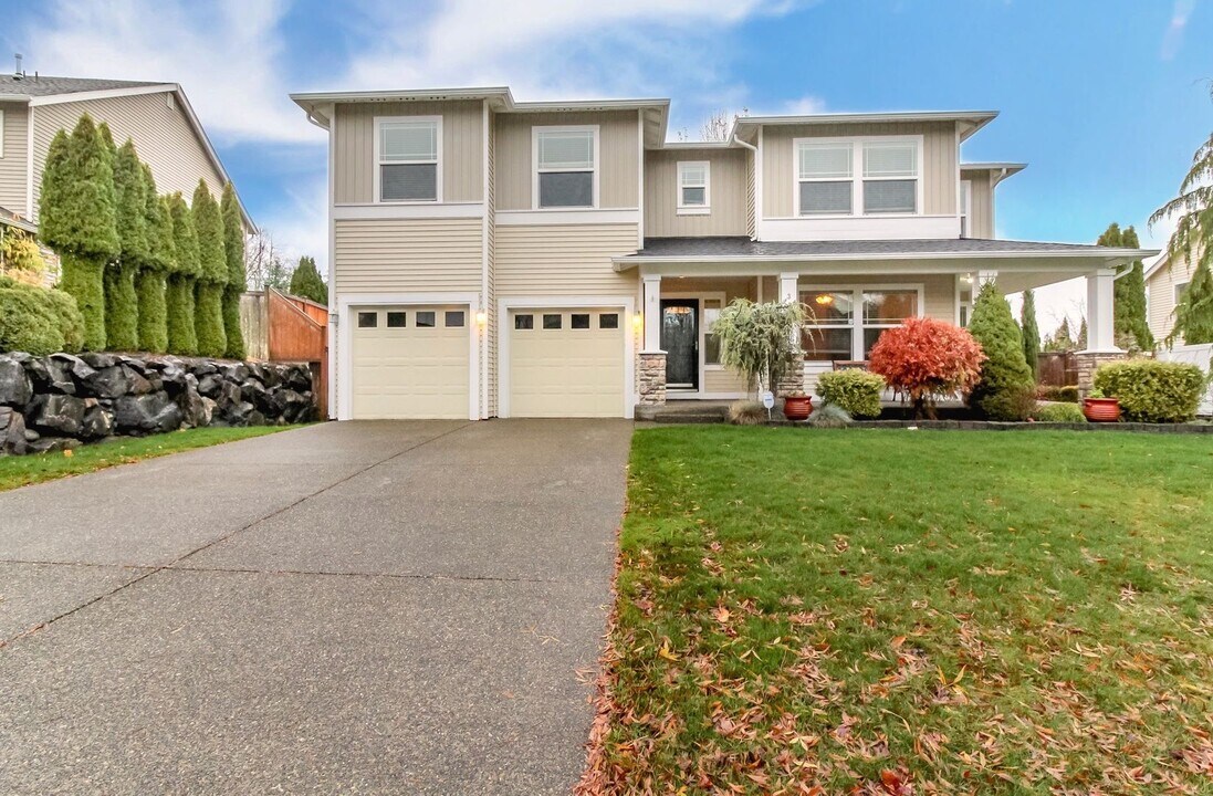 3155 Brown Loop in Dupont, WA - Building Photo