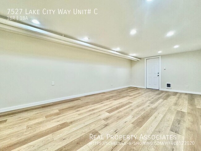 7527 Lake City Way NE in Seattle, WA - Building Photo - Building Photo
