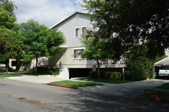 488 E Providencia Ave in Burbank, CA - Building Photo - Building Photo