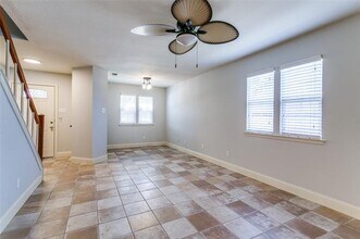 525 E Estill St in Grapevine, TX - Building Photo - Building Photo