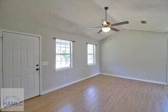 218 Sheila Dr in Hinesville, GA - Building Photo - Building Photo