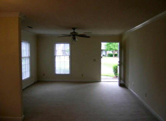 2004 Tudor St in Sumter, SC - Foto de edificio - Building Photo