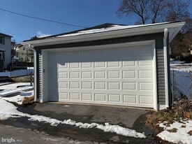 25 W 33rd St in Reading, PA - Building Photo