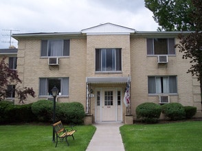 Delta Garden Apartments in Amherst, NY - Foto de edificio - Building Photo