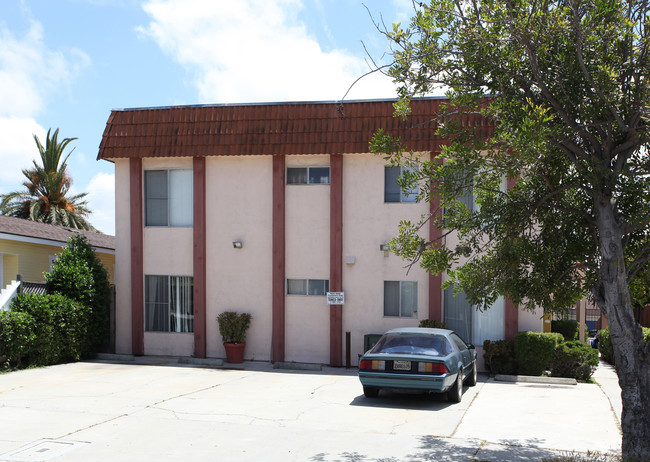 4437 Mcclintock St in San Diego, CA - Foto de edificio - Building Photo