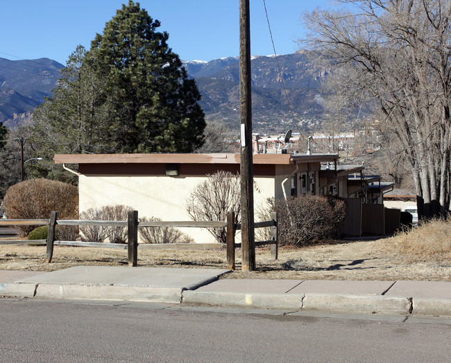 828 S Royer St in Colorado Springs, CO - Building Photo - Building Photo