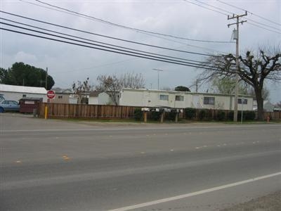 La Torres Park in Tracy, CA - Foto de edificio