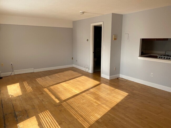 4 Trowbridge Pl, Unit 3B in Cambridge, MA - Foto de edificio - Building Photo