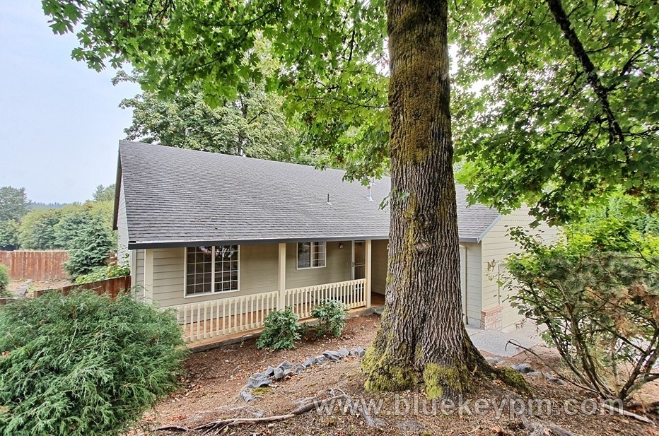 13857 Bean Ct in Oregon City, OR - Building Photo