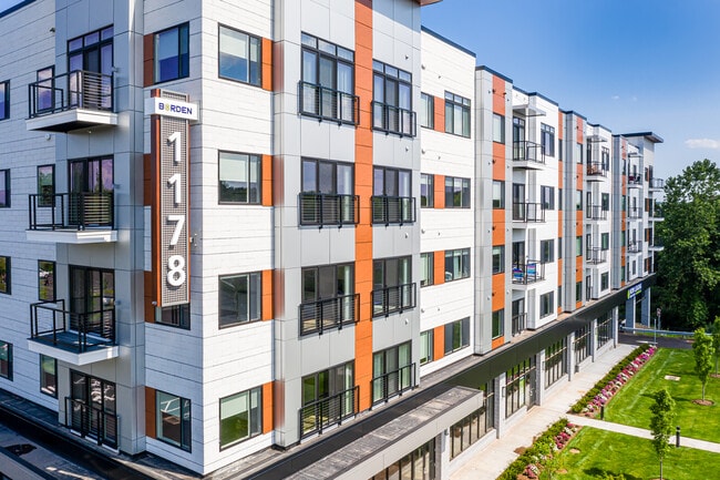 Borden in Wethersfield, CT - Foto de edificio - Building Photo