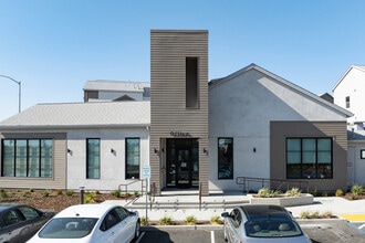 Marina Village Apartments in Suisun City, CA - Foto de edificio - Building Photo