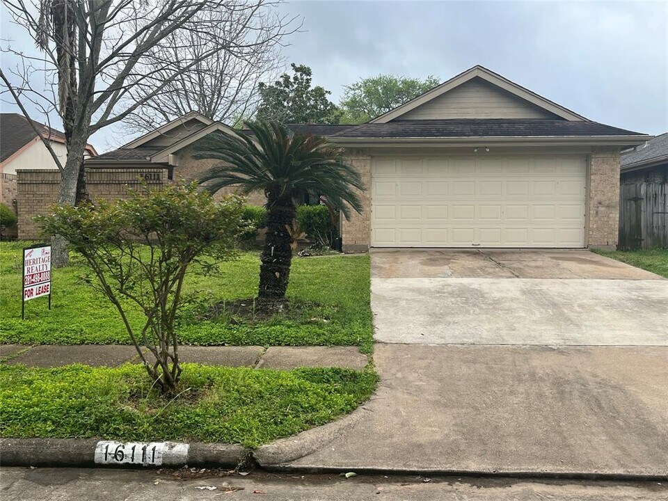 16111 Salida De Sol Dr in Houston, TX - Building Photo