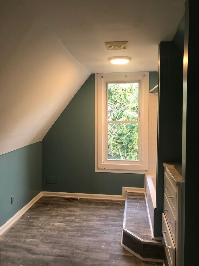 5913 Kavon Ave, Unit 3