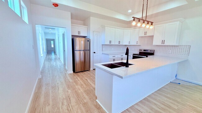 7018-5914 02 in Cleveland, TX - Building Photo - Building Photo