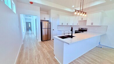 7018-5914 02 in Cleveland, TX - Building Photo - Building Photo