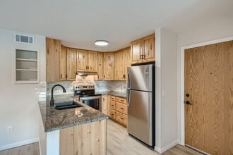 697 Canyon Dr, Unit Canyon Drive Condos in Castle Rock, CO - Foto de edificio - Building Photo