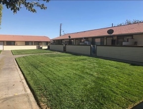 21645 Powhatan Rd, Unit 3 in Apple Valley, CA - Building Photo - Building Photo